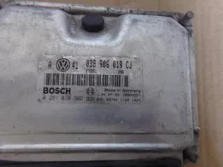 0281010302 Блок управления двигателем Volkswagen Golf 4 Арт e9694911, вид 1