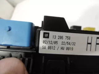 13206758 Блок предохранителей Opel Astra H Арт e9714954, вид 3