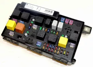 13191132 Блок предохранителей Opel Astra H Арт e10484479, вид 1