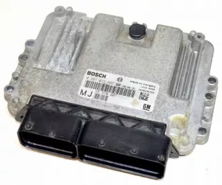 0281015767 55570807 Блок управления двигателем Opel Zafira B Арт e10506883, вид 1