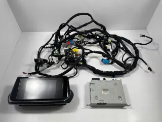9838129680 9835408680 9840536380 Блок навигации Peugeot 2008 Арт e10564884, вид 1