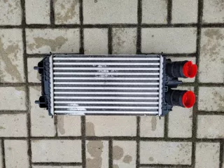 9824742280 JD127100-6520 9827752980 9823718480 9825371480 Интеркулер Opel Corsa F Арт e10590245, вид 1