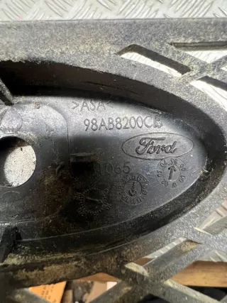 98AB8200CE Решетка радиатора Ford Focus 1 Арт e12560369, вид 3