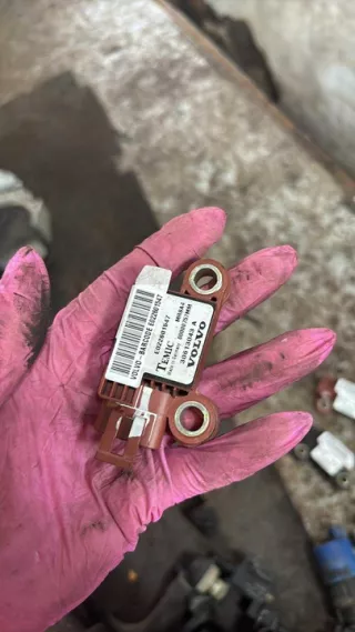 31406537 Датчик удара Volvo V40 1 Арт e12545471, вид 1