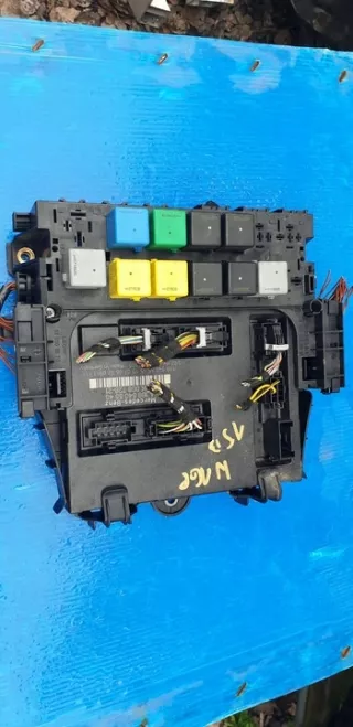 A1695405545 A1695450001 a1695405545 a1695450001 Блок предохранителей Mercedes A W169 Арт e12439421, вид 1