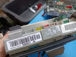 6906621 Блок предохранителей BMW 3 E90/E91/E92/E93 Арт e12434686, вид 2