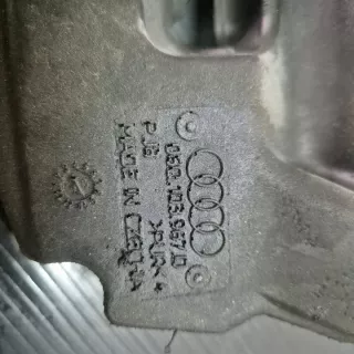 06Q103967D Декоративная крышка двигателя Audi A4 B9 Арт e12431442, вид 3