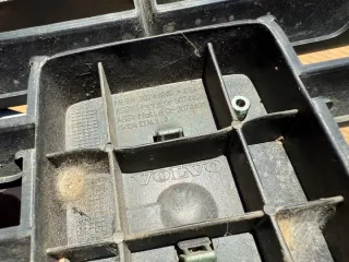 30744915 30744914 Решетка радиатора Volvo S40 2 Арт e12388914, вид 4