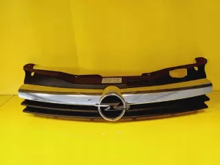 461088395 13108463 Решетка радиатора Opel Astra H Арт e12290765, вид 1