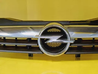 461088395 13108463 Решетка радиатора Opel Astra H Арт e12290765, вид 3
