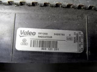 8E0121251 Радиатор (основной) Audi A4 B7 Арт e12274753, вид 3