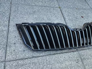 3T0853668B KM17546881088 Решетка радиатора Skoda Superb 2 Арт e12240278, вид 3