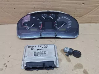 8D0907558E Блок управления двигателем Volkswagen Passat B5 Арт e11804064, вид 1