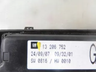 13206752GZ Блок предохранителей Opel Astra H Арт e11670797, вид 4