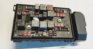13318783 Блок предохранителей Opel Astra J Арт e11670771, вид 1