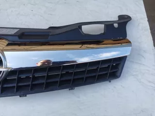 13247083 13247179 Решетка радиатора Opel Astra H Арт e11582067, вид 3