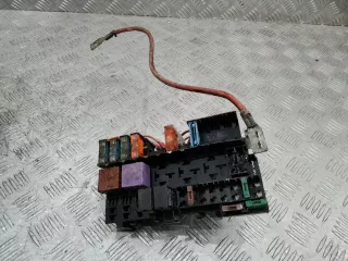 7703297988 Блок предохранителей Renault Scenic 1 Арт 82088