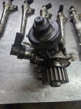 04L130755D 04L130277AC Насос вакуумный Audi A4 B9 Арт e10628699, вид 2