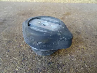 4B0399151M Подушка крепления КПП Audi A6 C5 (S6,RS6) Арт e10602782