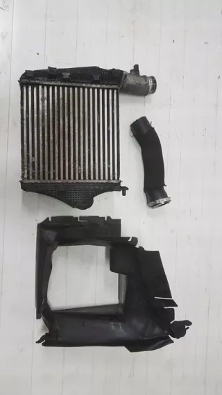 4M0145804B Интеркулер Audi Q7 4M Арт e10644983