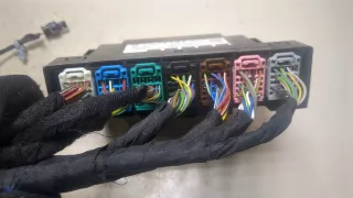 13537737,812857993 Блок бортовой сети Cadillac XT4 Арт 9366543, вид 3