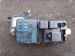  Блок предохранителей Mitsubishi Colt 5 Арт E7241275
