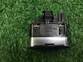 A1668707610 Кнопка закрытия крышки багажника Mercedes GLS X166 Арт 2-68640, вид 2