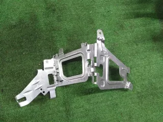A2055451340 Кронштейн блока управления двигателем Mercedes C W205 Арт 2-94652, вид 3