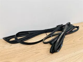 82130-B1000 Уплотнитель Genesis G80 Арт 2-316790, вид 2
