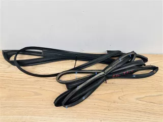 82130-B1000 Уплотнитель Genesis G80 Арт 2-316790, вид 4