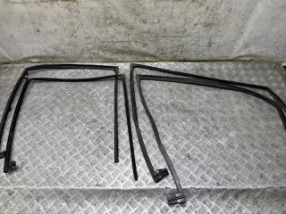 6815133080 Уплотнитель стекла Toyota Camry XV30 Арт 2-658015, вид 2