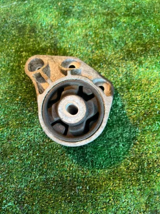 8E0599125J Подушка редуктора Audi A4 B7 Арт 2-842431, вид 2