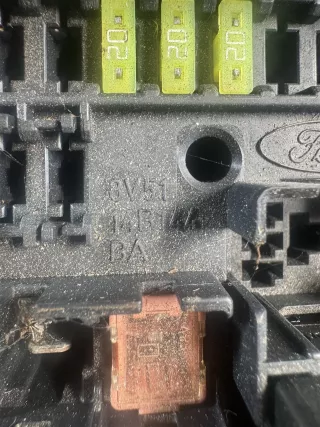 8V5114B144BA Блок предохранителей Ford Fiesta 4 Арт 2-848622, вид 4