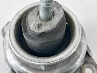 7P6199131D Подушка крепления двигателя Volkswagen Touareg 2 Арт 2-857839, вид 3