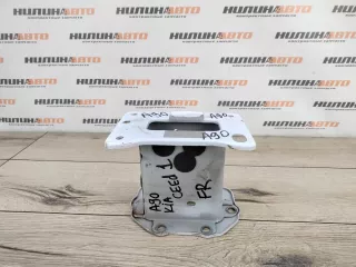 647201H010 Кронштейн усилителя бампера переднего (домик) Kia Ceed 1 Арт 2-902827, вид 1