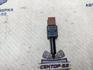 25300AT30A Датчик включения стоп-сигнала Nissan Juke 1 Арт 2-940319, вид 2