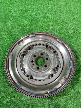 03F105266 Маховик двухмассовый Volkswagen Passat B7 Арт 2-963378, вид 1