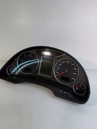 17548037104 Щиток приборов (приборная панель) Audi A4 B7 Арт e12774761, вид 1