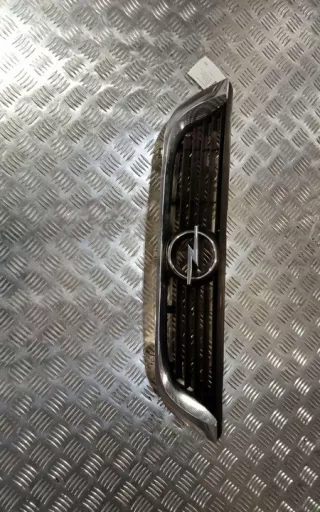 90568226 Решетка радиатора Opel Vectra B Арт e12727181, вид 1