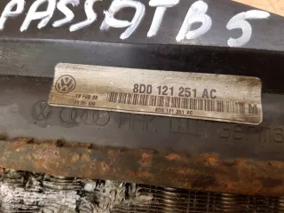 8D0121251AC Радиатор (основной) Volkswagen Passat B5 Арт e11675132, вид 3