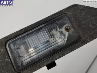 Накладка подсветки номера Audi A4 B6 2003г. 8E0827 - Фото 2