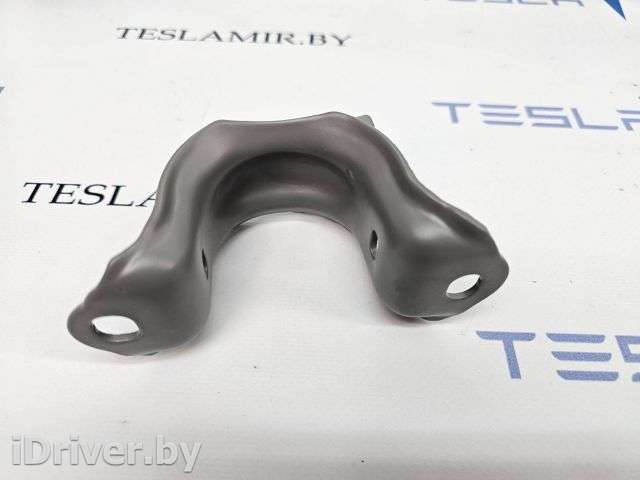 Крепление втулки стабилизатора Tesla model 3 2020г. 1188383-00 - Фото 1