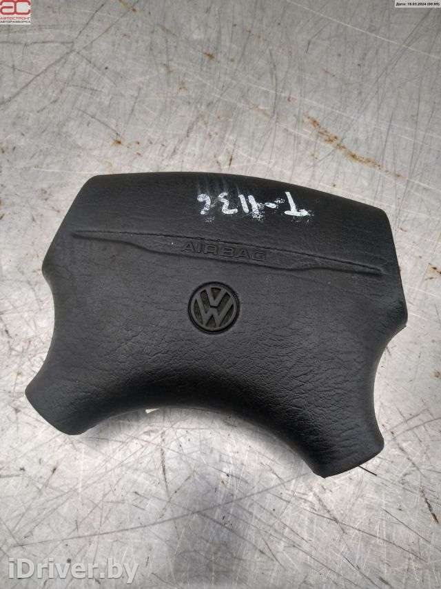 Подушка безопасности водителя Volkswagen Sharan 1 1997г.  - Фото 1