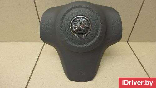 Подушка безопасности в рулевое колесо Opel Corsa D 2007г. 13235771 - Фото 1