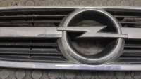 Решетка радиатора Opel Zafira A 2003г.  - Фото 2
