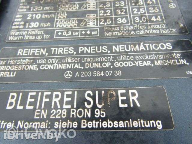 Лючок топливного бака Mercedes C W203 2001г. a2035840738 , artRAM2118660 - Фото 1