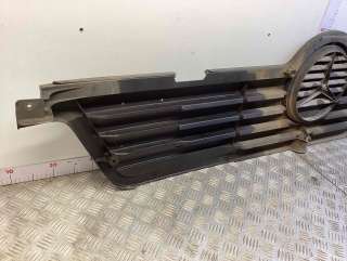 Решетка радиатора Mercedes Atego 2000г. A9738600185 - Фото 5