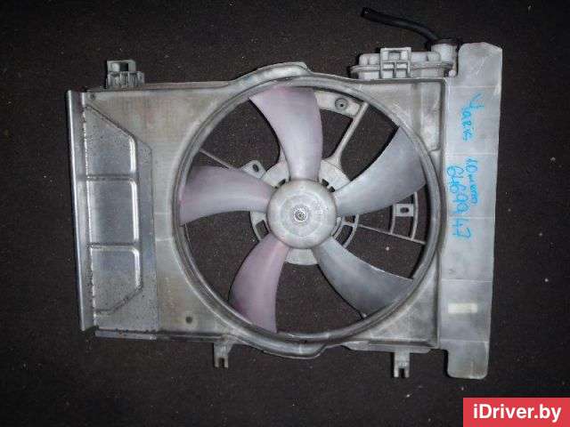 Вентилятор радиатора Toyota Yaris 2 2007г.  - Фото 1