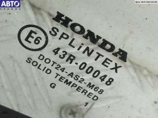 Стекло кузовное боковое заднее левое Honda Civic 7 2001г.  - Фото 2