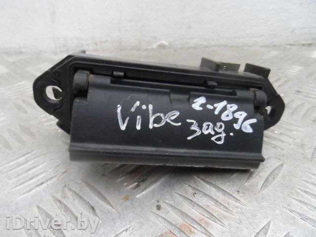 Ручка крышки багажника Pontiac Vibe 2005г.  - Фото 1